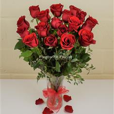Deluxe Red Roses In Glass Vase