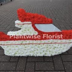 Flat Speedboat Wreath Made in Flowers 