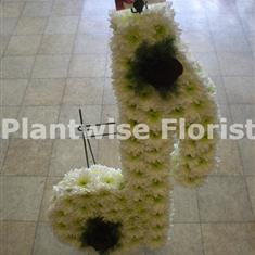 Single Musical Note Made in Flowers For Funeral