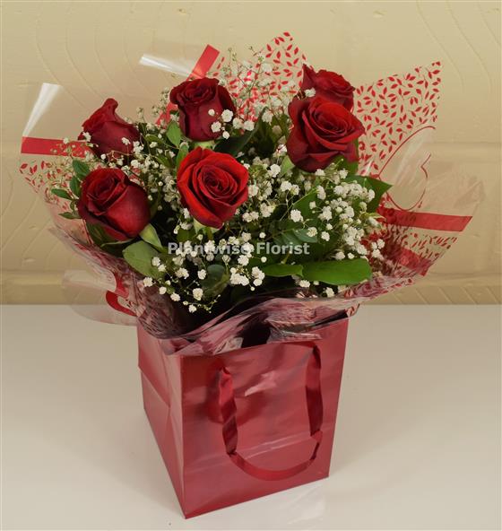 6 Valentine's Day Red Roses &amp; Gyp Bouquet Plantwise Florist Canvey